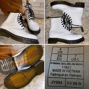 Doc Dr Martens $150 11821 White Gloss Leather Boots 8 Eyelet US Women’s 7